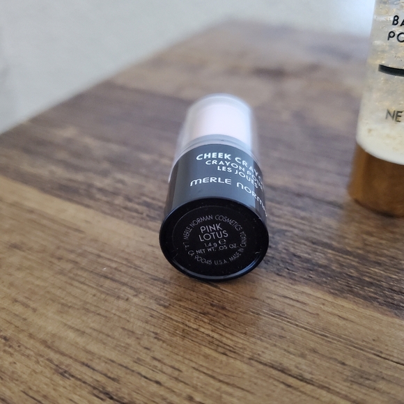 Merle Norman - Cheek Crayon Cream Blush Pink Lotus & 24K Gold Foundation Primer - Picture 3 of 3